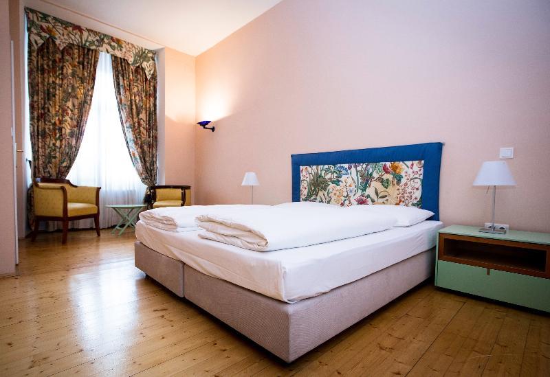 Boutique Hotel Dom - Rooms & Suites Graz Exterior photo